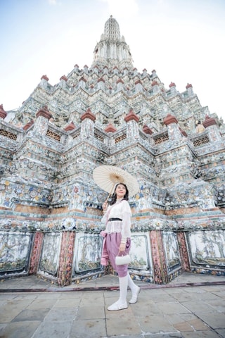 Bangkok: Ancient Thai Retro Costume Wat Pho or Wat Arun