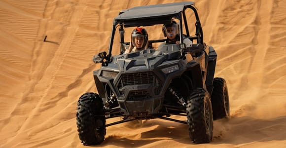 Dubai: Buggy Dune Bashing, Sand Boarding, Kamelritt & Show