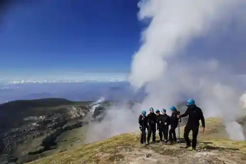 L'Etna: Escursione in cima a 3400 metri dal versante Nord