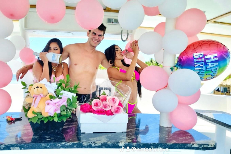 Profitez de 3 heures de croisière sur un yacht VIP avec open bar.Punta Cana : Croisière VIP sur un yacht avec Open Bar