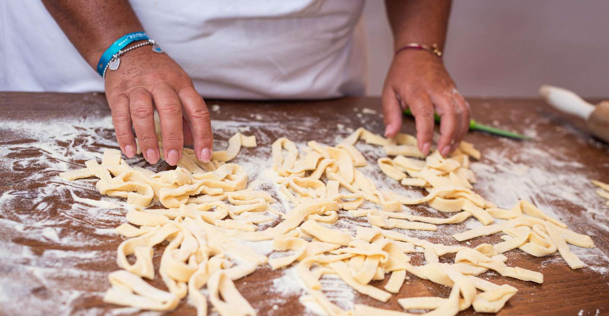 Ravenna, Small group Pasta and Tiramisu class - Housity