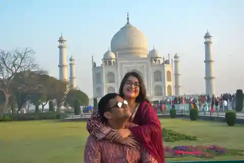 Agra: Tour di un giorno intero del Taj Mahal con guida e trasferimenti in hotel
