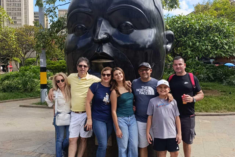 Medellín Through Time – City Sightseeing Tour | Subway, Metrocable, and Historic Center
