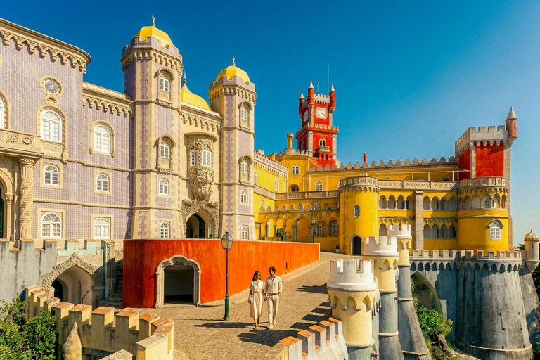 From Lisbon: Sintra, Pena, Regaleira & Cascais Day Trip Private Full Experience: Day trip (Spanish Host)