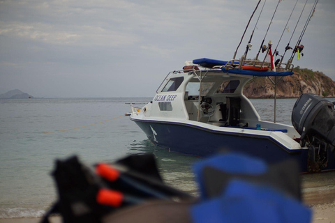 Labuan Bajo: Fishing Snorkeling Tour with Captain