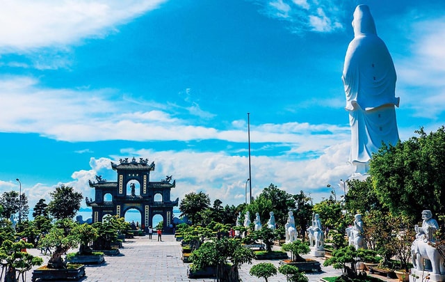 Hoi An/Da Nang: Marble Mountain and Linh Ung Pagoda
