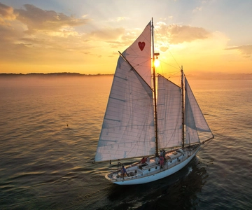 Portland, Maine: Sunset Windjammer Cruise Along the Coast