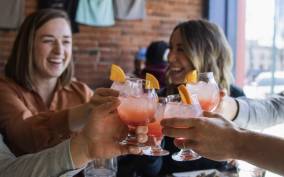 Colorado Springs: 2.5-Hour Cocktails & Tastes Walking Tour