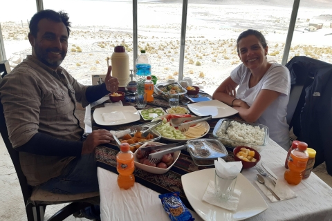 2-tägige private Tour von Chile zu den Uyuni Salt Flats