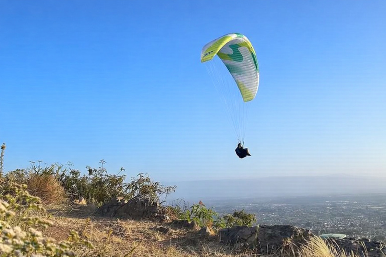San Diego: Hike & Fly Tandem Paragliding Experience