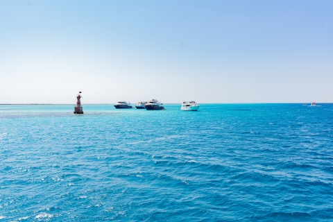 Depuis Marsa Alam : Excursion en bateau sur l'île d'Orange à Hurghada