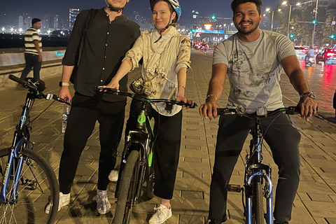 Visite guidée à vélo des sites incontournables et des trésors cachés de MumbaiVisite guidée en groupe à vélo des sites incontournables de Mumbai