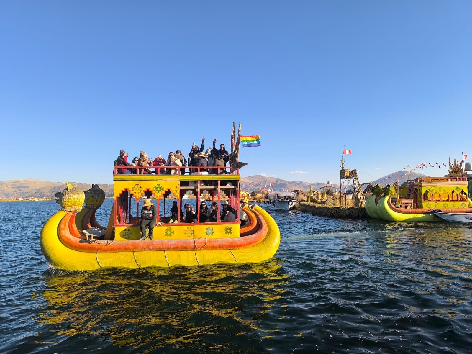 Puno: Ganztägiger Ausflug mit Schnellboot zum Titicacasee, zu den Uros-Inseln und nach Taquile