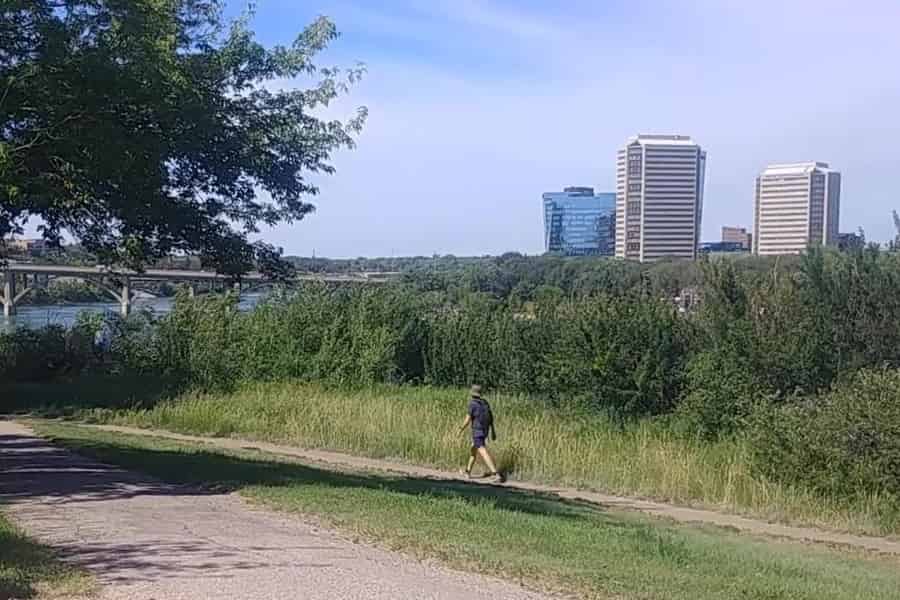 Vogelwanderung am Flussufer von Saskatoon. Foto: GetYourGuide Vogelwanderung am Flussufer von Saskatoon. Foto: GetYourGuide