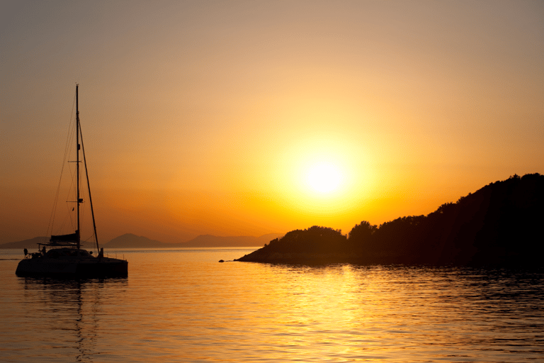 Excursión en catamarán por la Isla del Coral y puesta de sol en Phuket