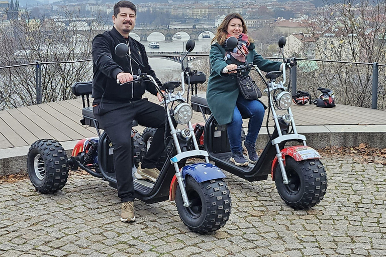 Tour del monastero e del punto panoramico di Praga in trike elettrico1,5 ore: 2 persone su 1 Trike