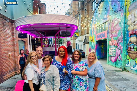 Passeio de bicicleta de luxo em Belfast para uma festa de despedida de solteira rosa