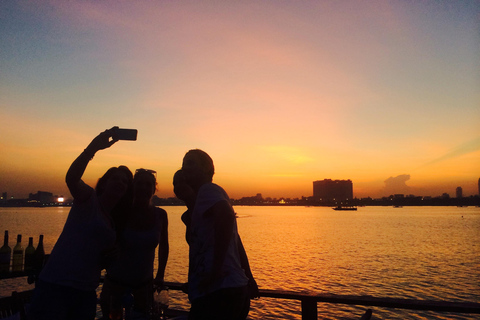 Phnom Penh: Private Sunset Cruise with English Speak Guide