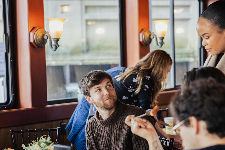 Crociera nel fine settimana nel centro di Boston Harbor con brunchCrociera brunch del fine settimana a bordo della classica &quot;aurora boreale&quot;