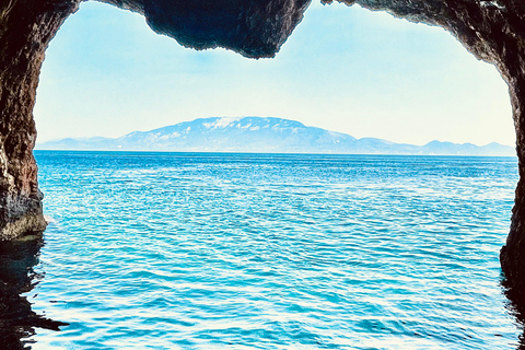 Zakynthos: Navagio Beach and Blue Caves Boat Tour Around Zante by private boat