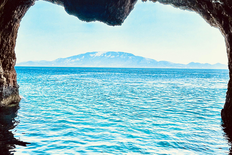 Zakynthos: Navagio Beach and Blue Caves Boat Tour Around Zante by private boat