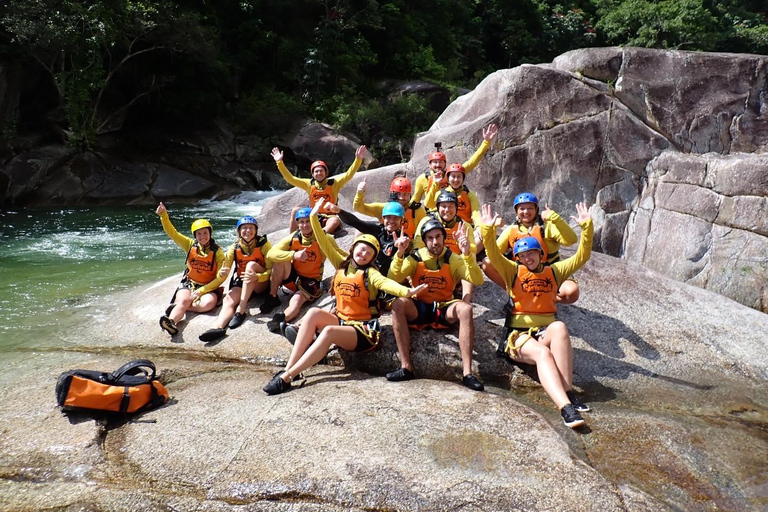 Cairns: Tour d&#039;avventura Crystals &amp; Behana - Canyoning a CairnsEsperienza nella foresta pluviale delle cascate di Cairns Giornata intera avanzata