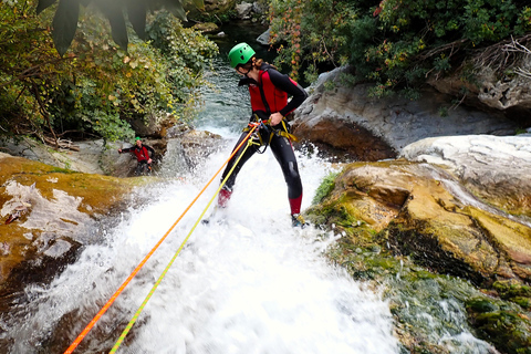 Sierra de las Nieves: Zarzalones Canyoning For Rappel Lovers From Yunquera: Private Canyoning Tour to Zarzalones Canyon