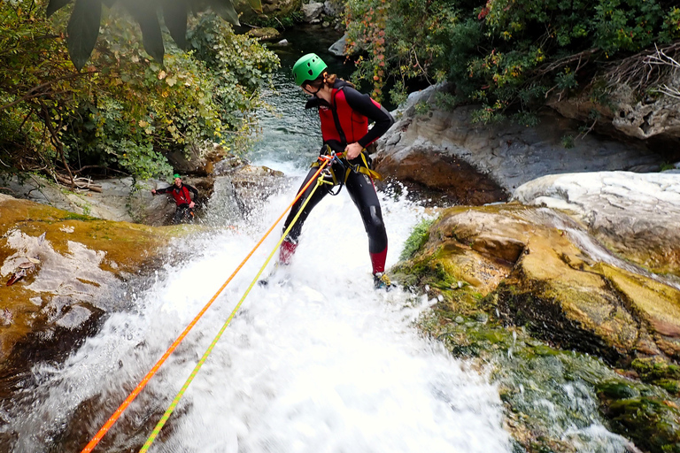 Sierra de las Nieves: Zarzalones Canyoning For Rappel Lovers From Yunquera: Private Canyoning Tour to Zarzalones Canyon