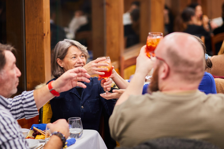 NYC : Dîner-croisière de la Saint-Sylvestre avec musique et open barBillets pour le dîner-croisière sur le pont VIP