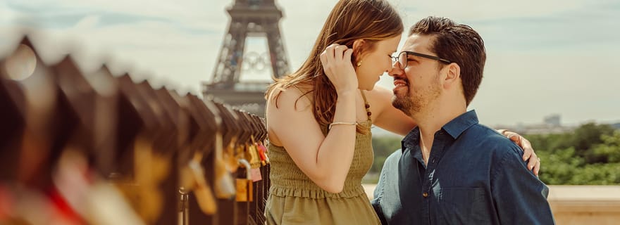 Paris : Photos de la Tour Eiffel dans la rue
