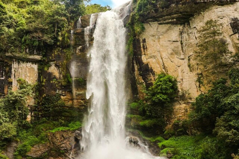 康提：兰博达瀑布和普纳瀑布，以及安布鲁瓦瓦天空塔日落康提：兰博达瀑布和普纳瀑布，以及安布卢瓦瓦天空塔日落之旅