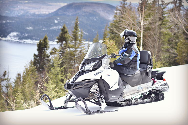 Quebec: Expedición en moto de nieve por el fiordo de SaguenayExpedición en solitario en moto de nieve