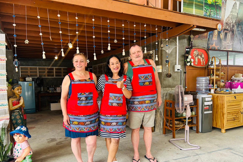 Chiang Mai : Small Group Thai Cooking class with market tour Join a small group in English