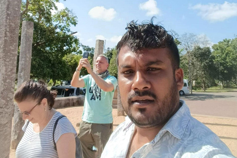 Kandy: Ramboda Falls, Tea Plucking & Tasting