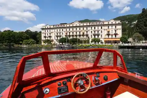 1H Passeio Público em Barco de Madeira no Lago de Como