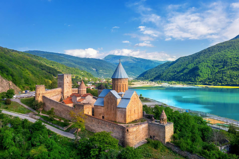 Tbilisi: Kazbegi, Gudauri, Gergeti & Ananuri Day Tour