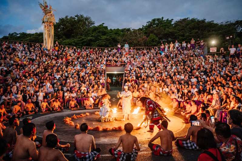Bali: Visita sin colas al Templo de Uluwatu y a la Danza del Fuego Kecak