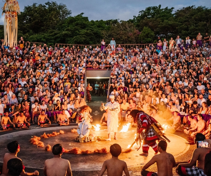 Bali: Skip-the-line Uluwatu Temple and Kecak Fire Dance Tour