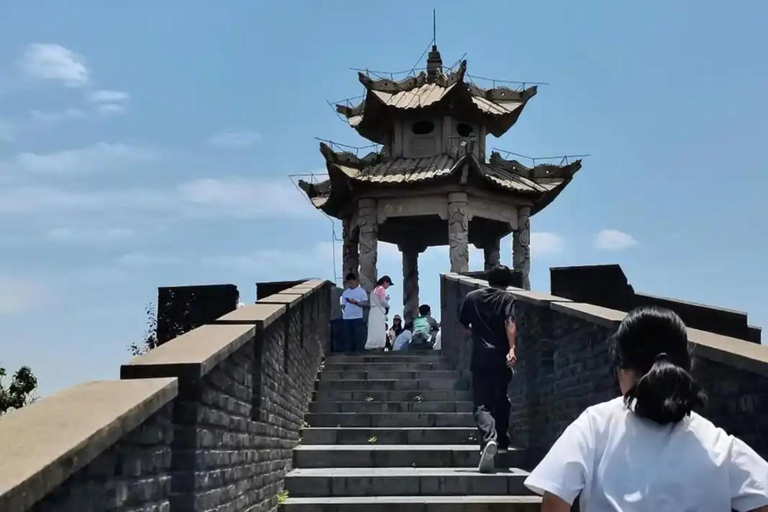 Shanghai: Yixing Little Great Wall Hike with Temple Visit private tour option