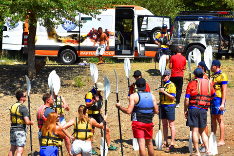 Kajak &amp;SUP in het meer van Berat, picknick lunch