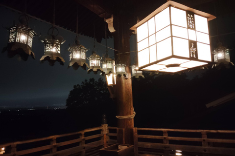 Nara: descubre la belleza atemporal en un tranquilo paseo nocturno.Nara: descubre la belleza atemporal en un tranquilo paseo nocturno