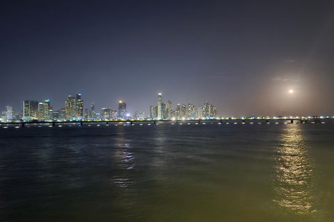 Tour notturno di Panama City: vista a 360° e vita notturnaDall'aeroporto di Tocumen
