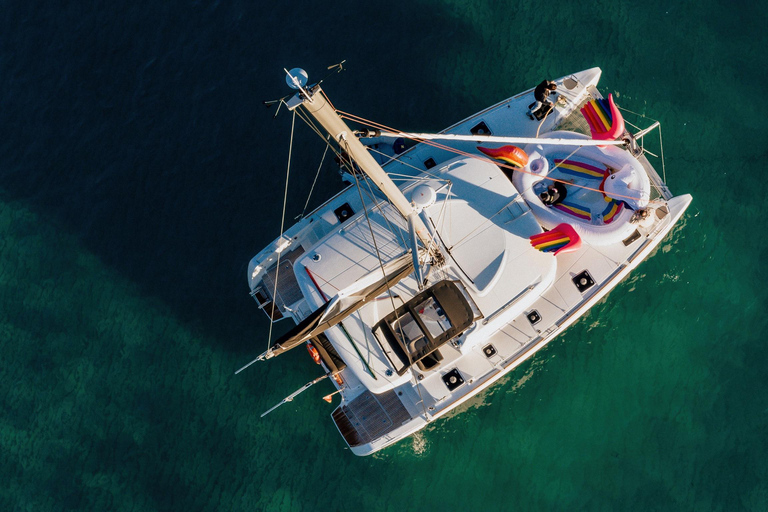 Mallorca: Discover paradisiacal coves on board of an exclusive catamaran