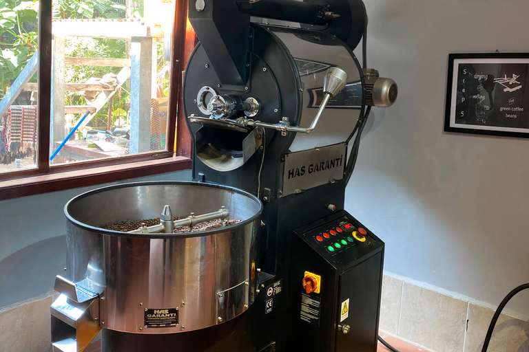 Siem Reap: Feel Good Evening Walking Tour Classic cultural walk through Wat Bo.