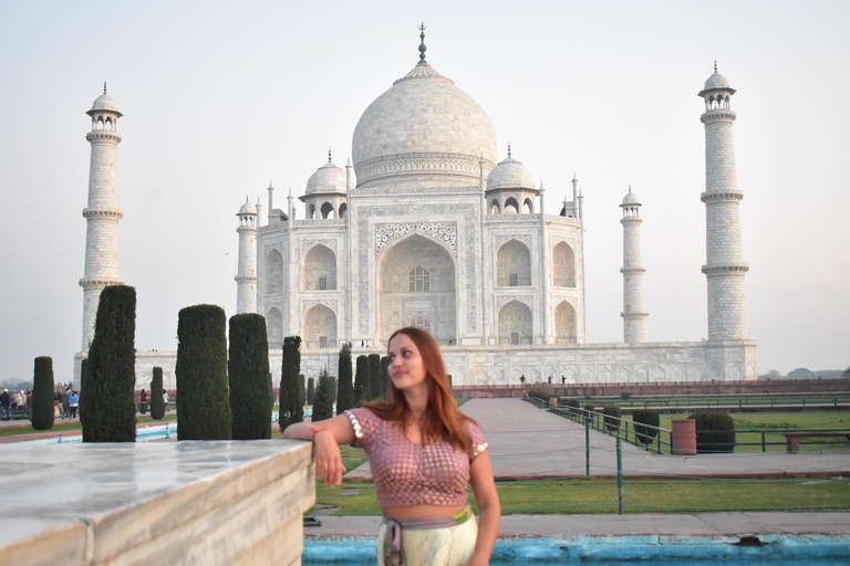 From Bangalore: Taj Mahal Day Trip with Return Flights Tour with both side Flights - all inclusive