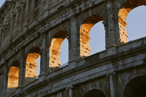 Roma: Visita guiada al Coliseo y Foro Romano al atardecer