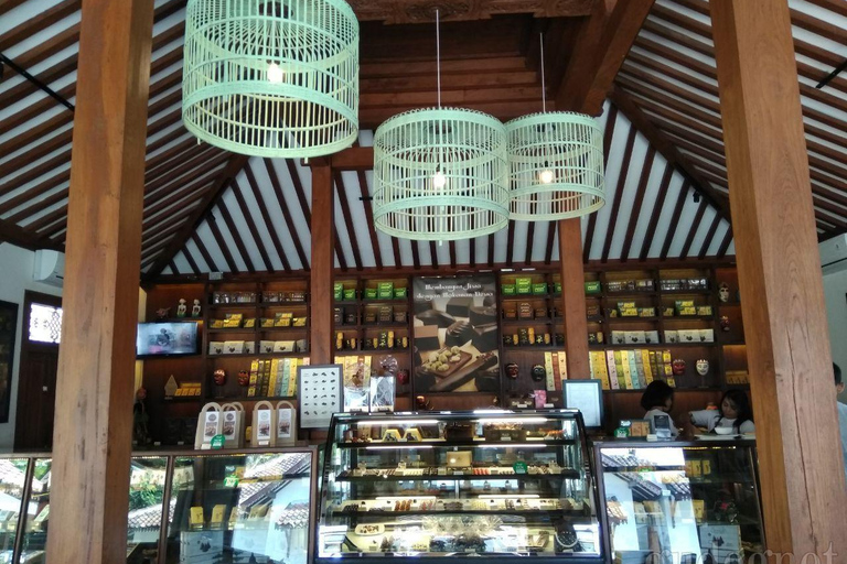 Yogyakarta: Make Your Own Chocolate Monggo and Pottery