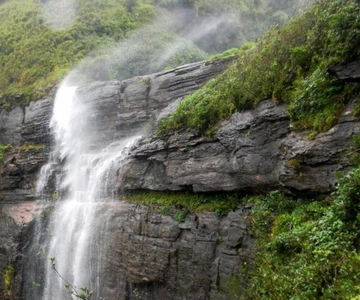 Knuckles Mountain Range: Kotaganga Waterfall Chain Hike