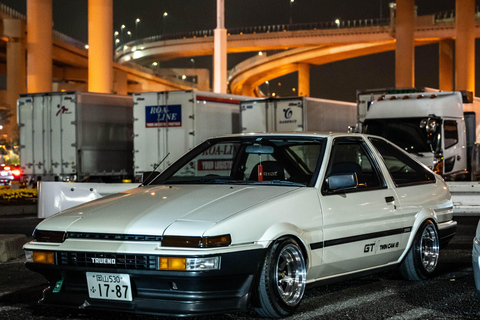 Tokio en Daikoku bij nacht in een Fast and Furious Skyline 34Besloten groep