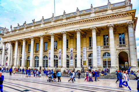 Bordeaux: Tour privato della storia esclusiva con un esperto localeBordeaux: Tour privato ed esclusivo della storia con un esperto locale